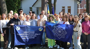«Веснянки» в шпиталі: курсанти й ліцеїсти подарували концерт ветеранам