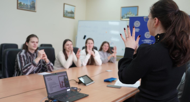 Засідання гуртка «Науковий діалог: мова, жест і право» у форматі тренінгу із жестової мови