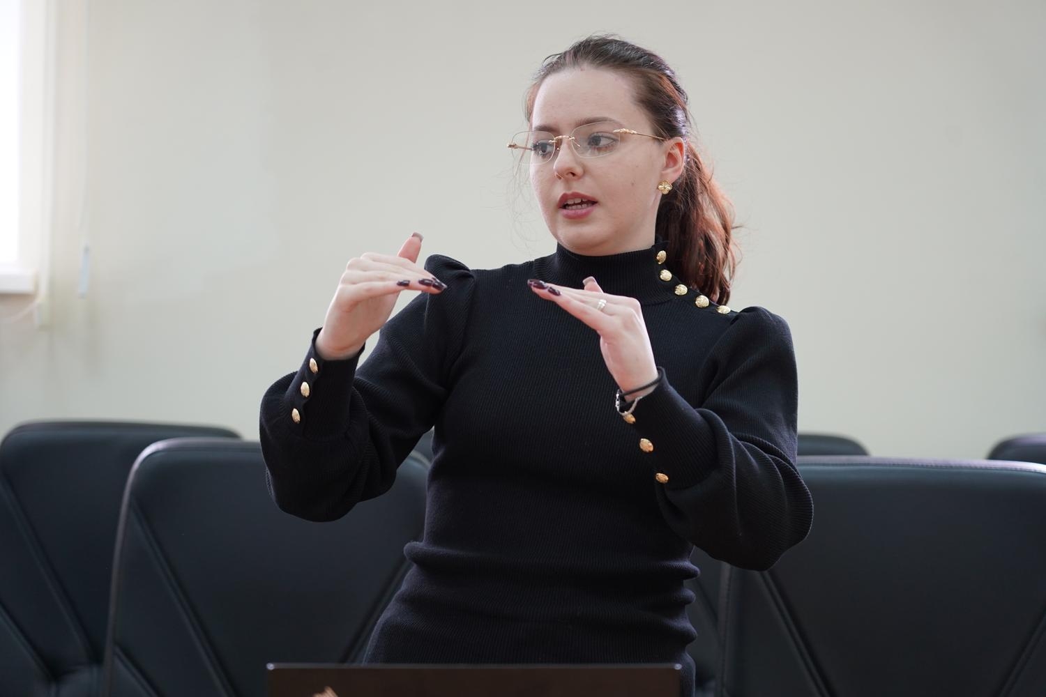 Засідання гуртка «Науковий діалог: мова, жест і право» у форматі тренінгу із жестової мови