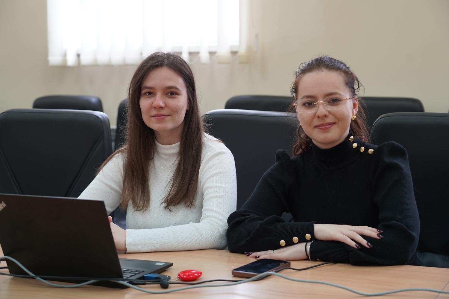 Засідання гуртка «Науковий діалог: мова, жест і право» у форматі тренінгу із жестової мови