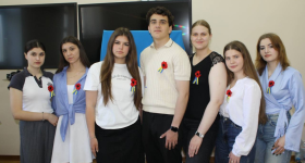 Символ, що об’єднує покоління: студенти долучилися до патріотичного флешмобу пам’яті
