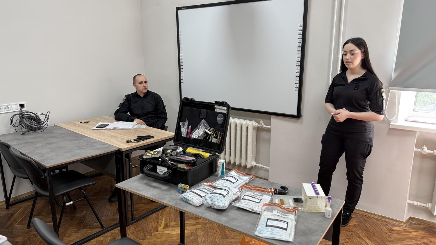 Криміналістичне дослідження ДНК: теорія і практика роботи на місці події