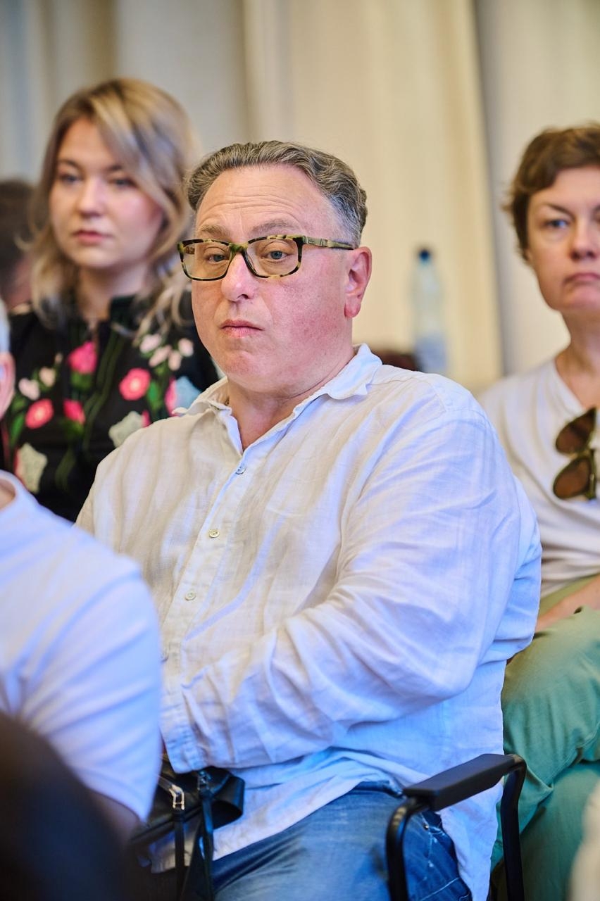Інформаційний фронт: експерти НАВС обговорювали кейси державної стійкості разом із британським дослідником Пітером Померанцевим