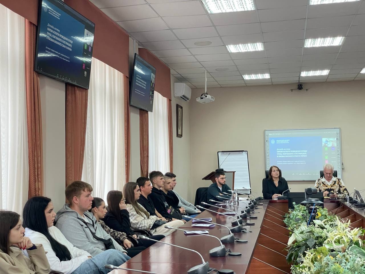 Актуальні виклики воєнного часу: в НАВС обговорили криміналістичні та судово-медичні аспекти ідентифікації загиблих