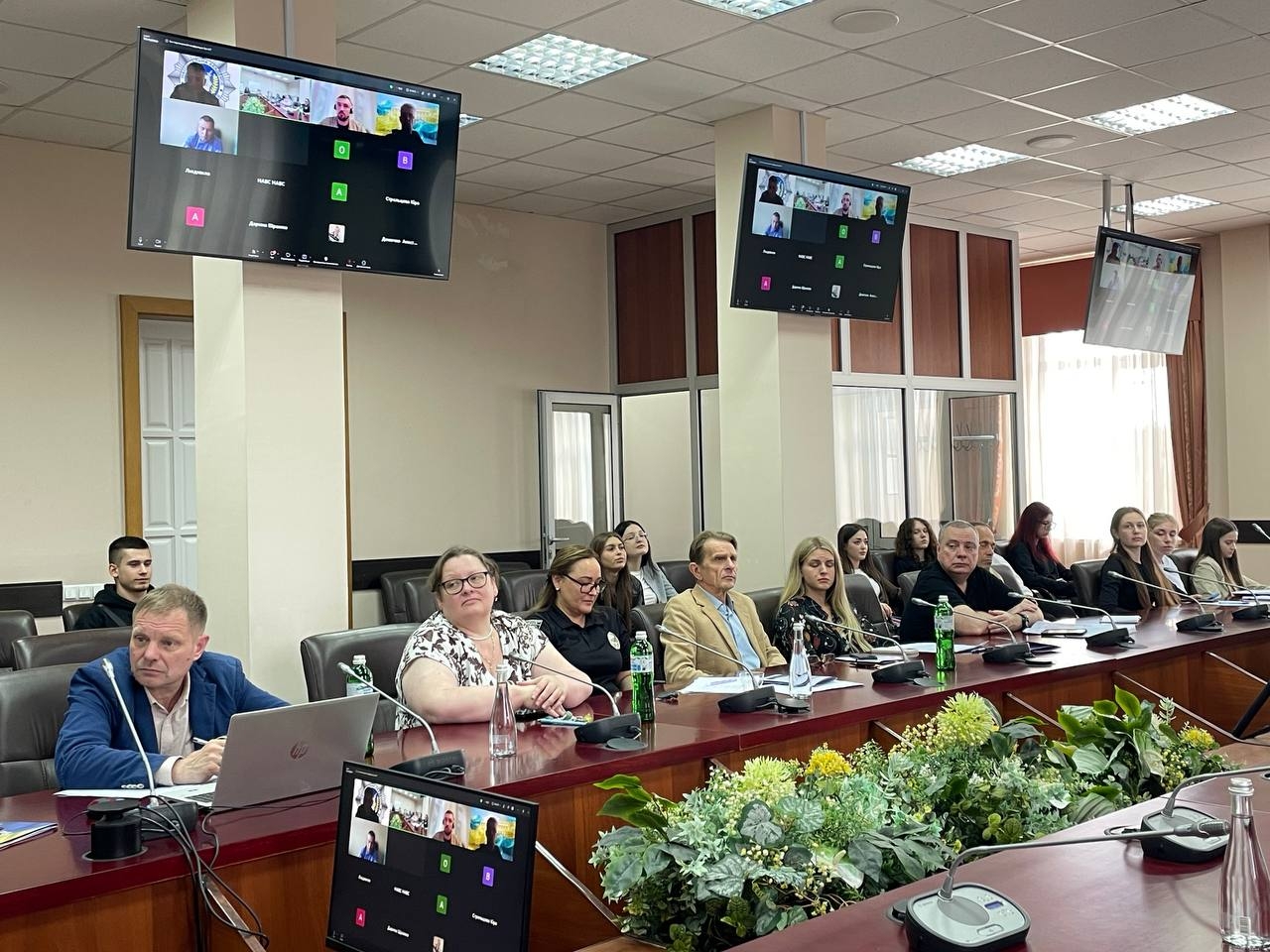 Актуальні виклики воєнного часу: в НАВС обговорили криміналістичні та судово-медичні аспекти ідентифікації загиблих