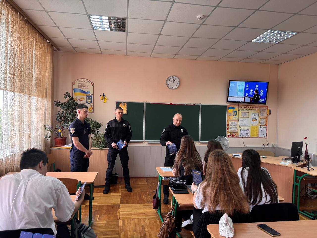 Представники НАВС провели профорієнтаційні зустрічі із старшокласниками  столиці