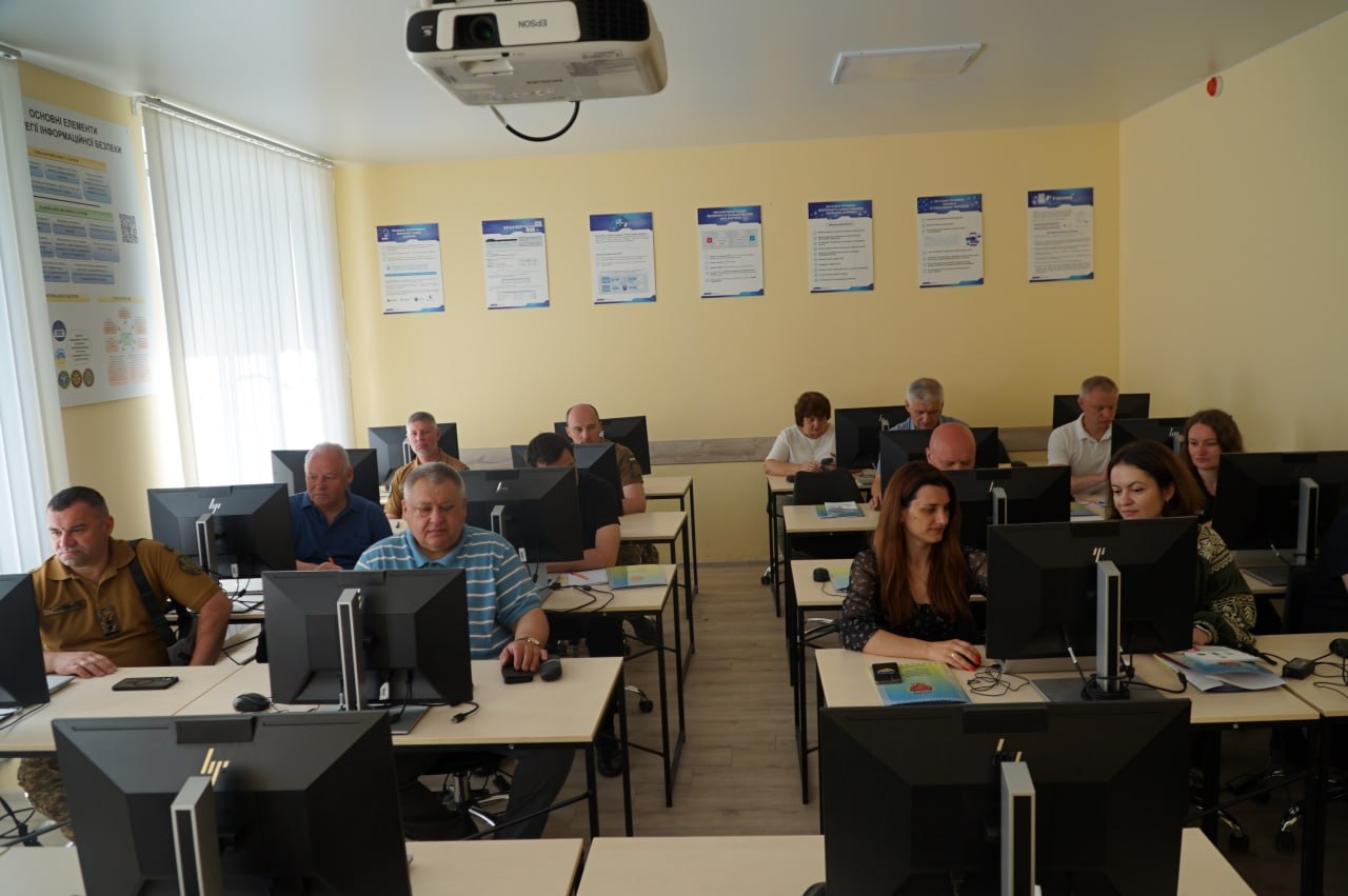 Науково-педагогічні працівники НАВС взяли участь у тренінгу з інформаційної безпеки