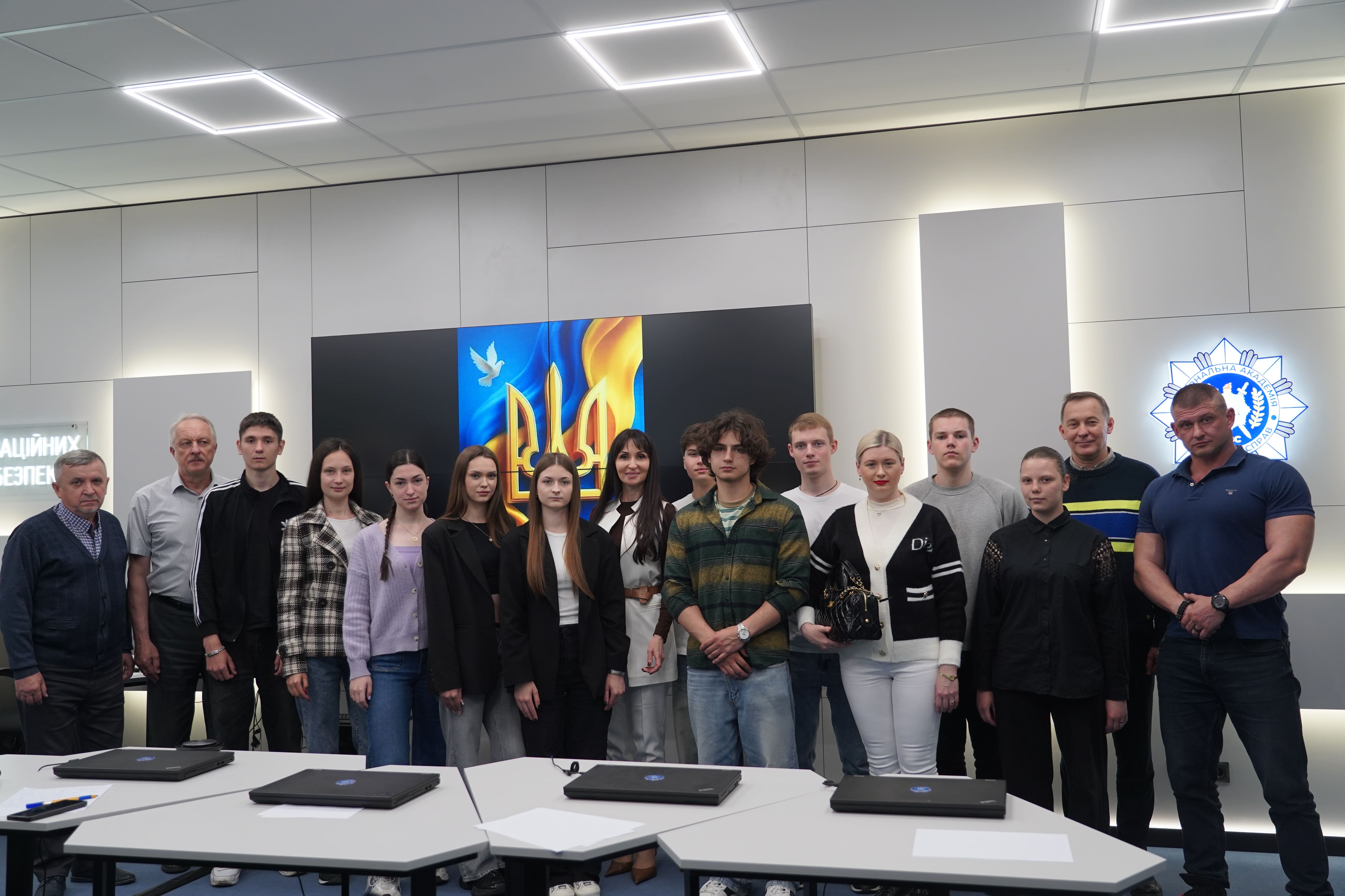 В академії відбувся патріотичний захід під гаслом «Вільна, незалежна та мирна Україна!», присвячений 105-й річниці заснування закладу.