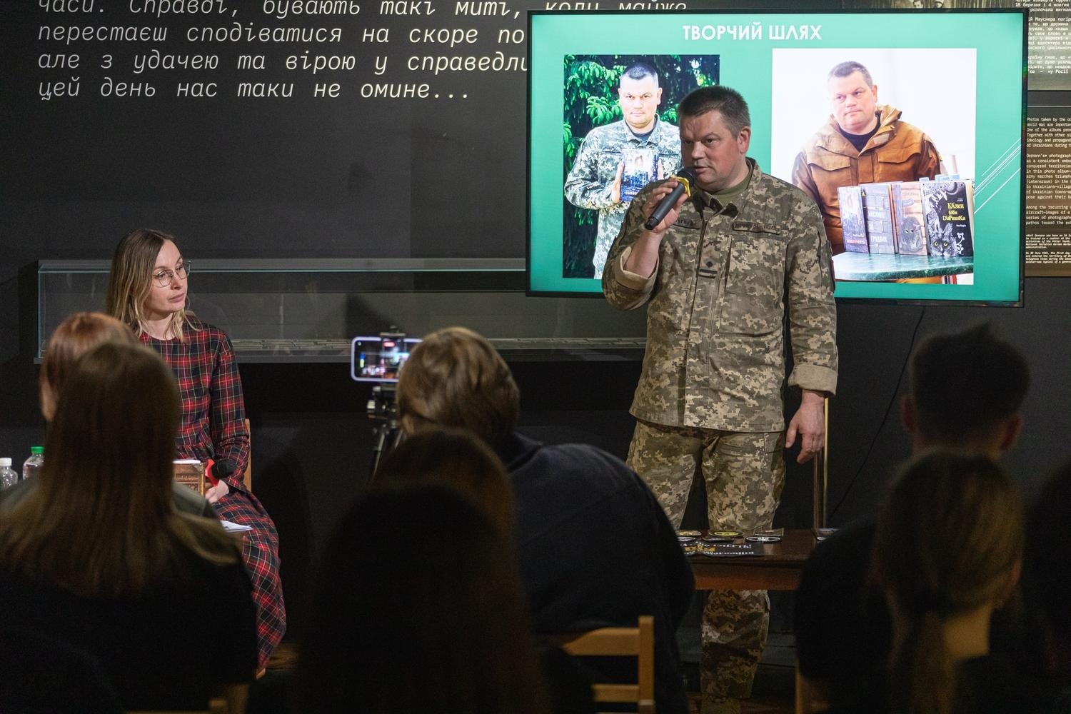 Для здобувачів освіти НАВС у Музеї війни провели зустріч з Андрієм Кириченком