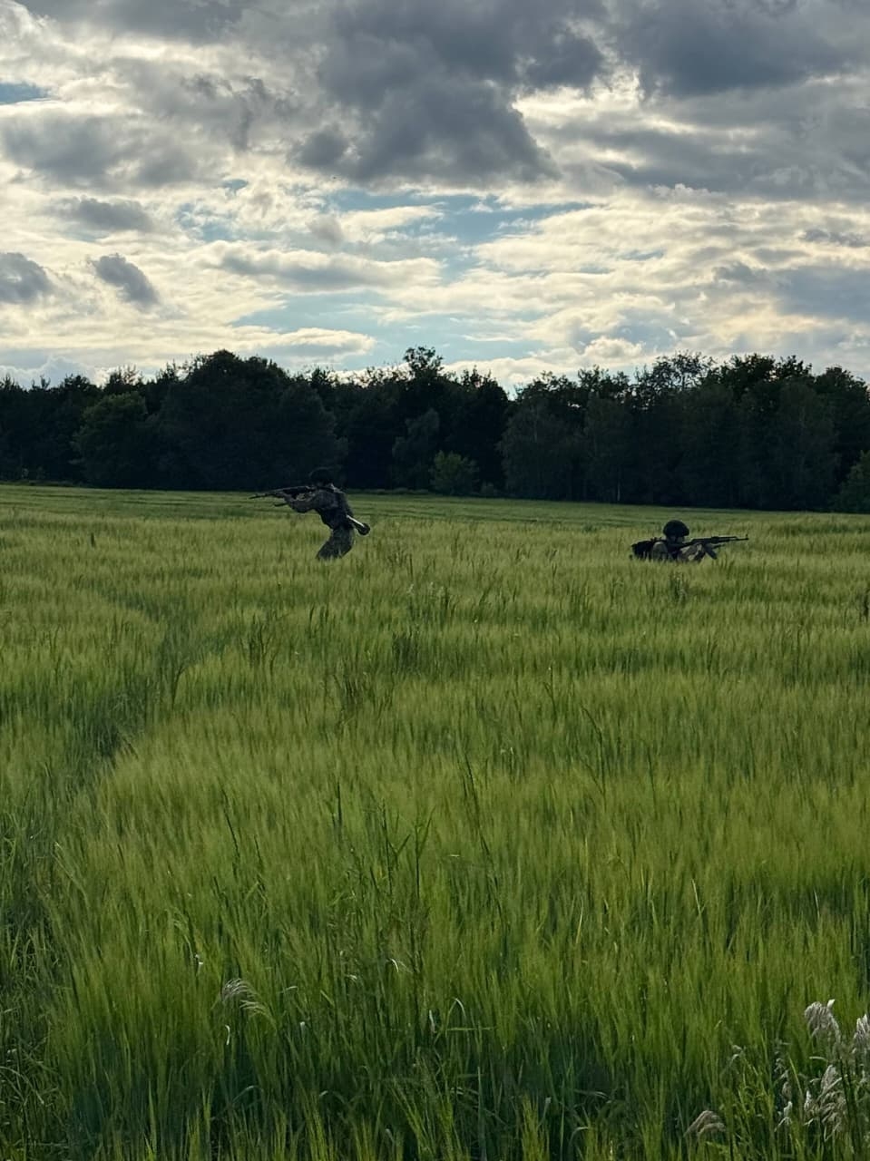 Тактичний вишкіл: марш-кидок і нейтралізація загрози для майбутніх офіцерів поліції