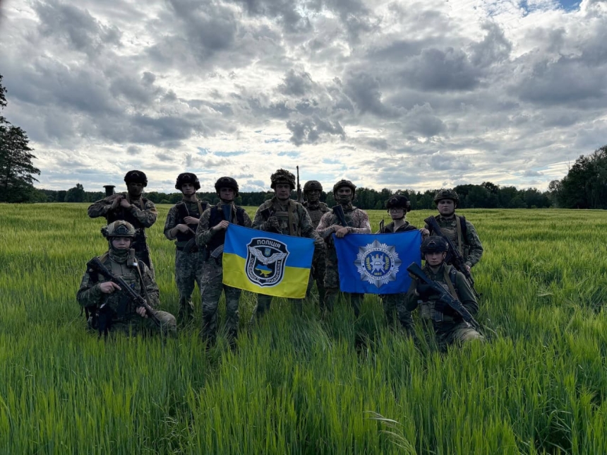 Тактичний вишкіл: марш-кидок і нейтралізація загрози для майбутніх офіцерів поліції