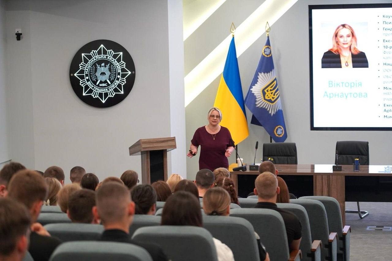 Жіноче лідерство як внутрішня архітектура стійкості: від присутності до впливу в системі безпеки й оборони України