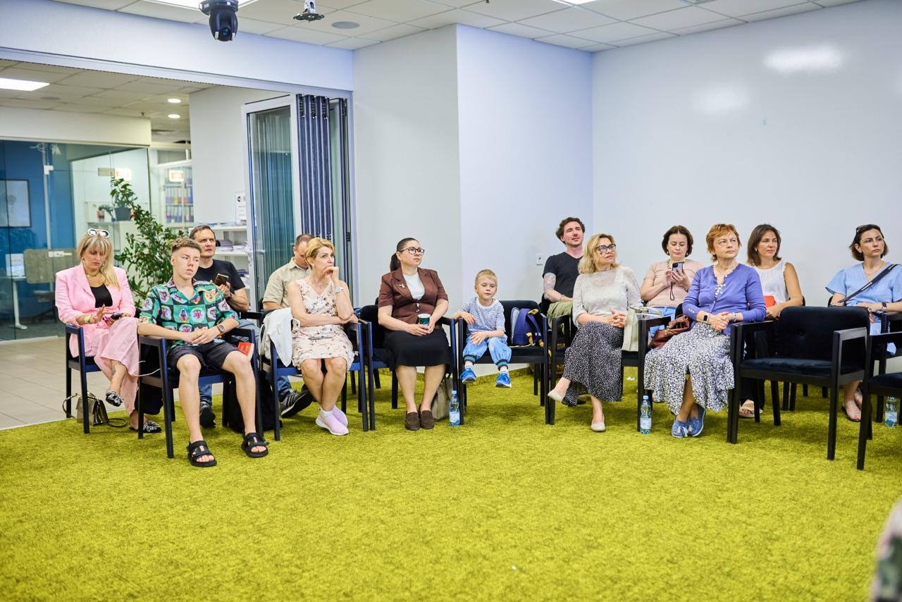 Розвиток лідерства та Soft Skills: представники НАВС долучилися до фахової дискусії в межах читацького клубу