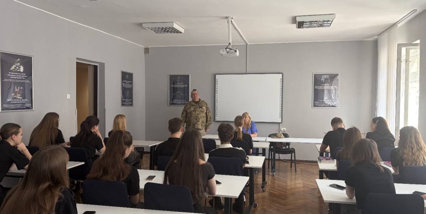 Зустріч студентів з ветераном - випускником НАВС