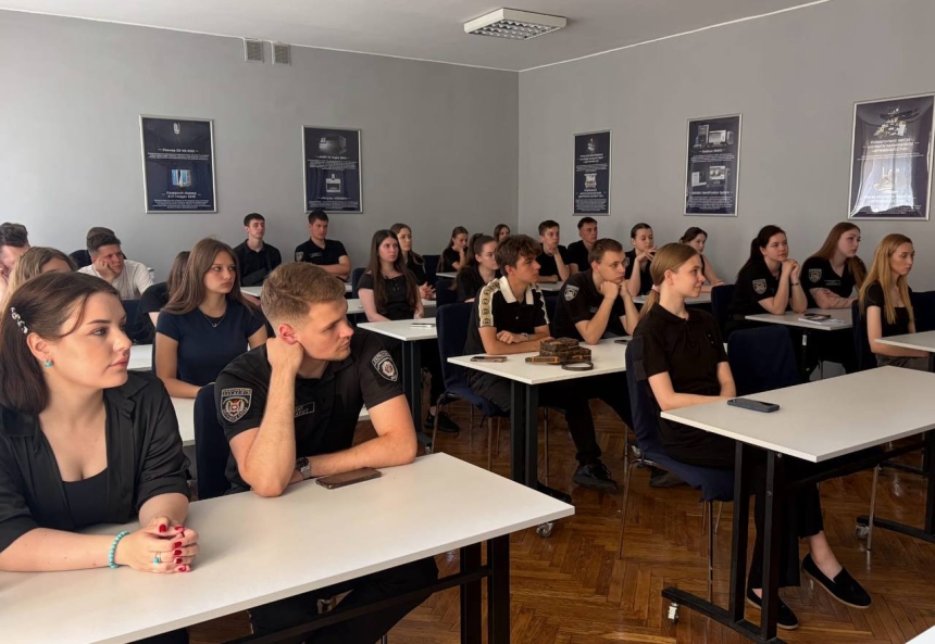 Зустріч студентів з ветераном - випускником НАВС