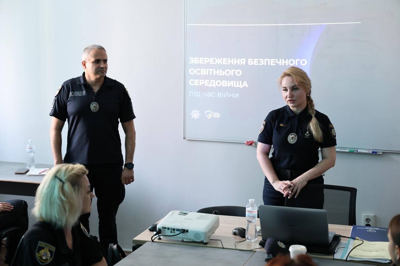Бінарне заняття для поліцейських підрозділів служби освітньої безпеки
