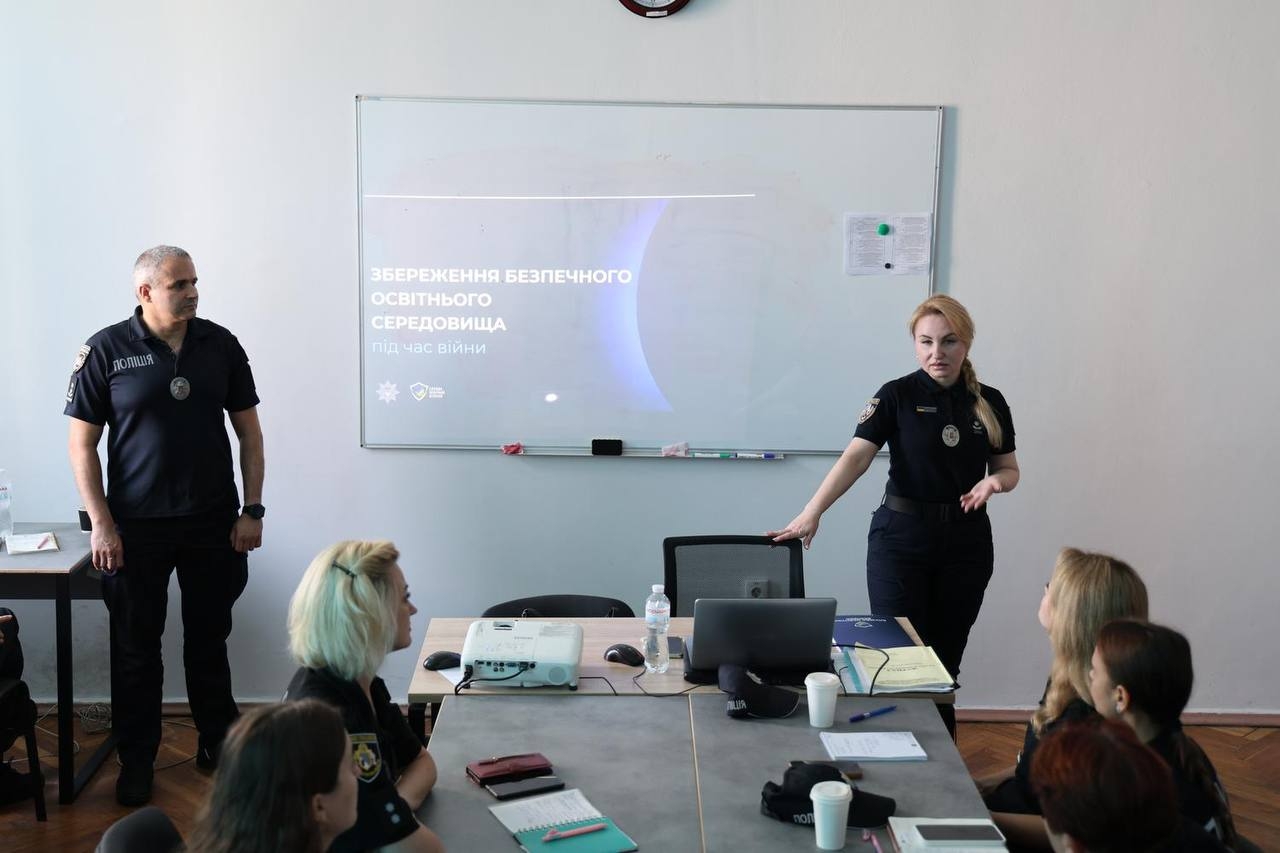 Бінарне заняття для поліцейських підрозділів служби освітньої безпеки