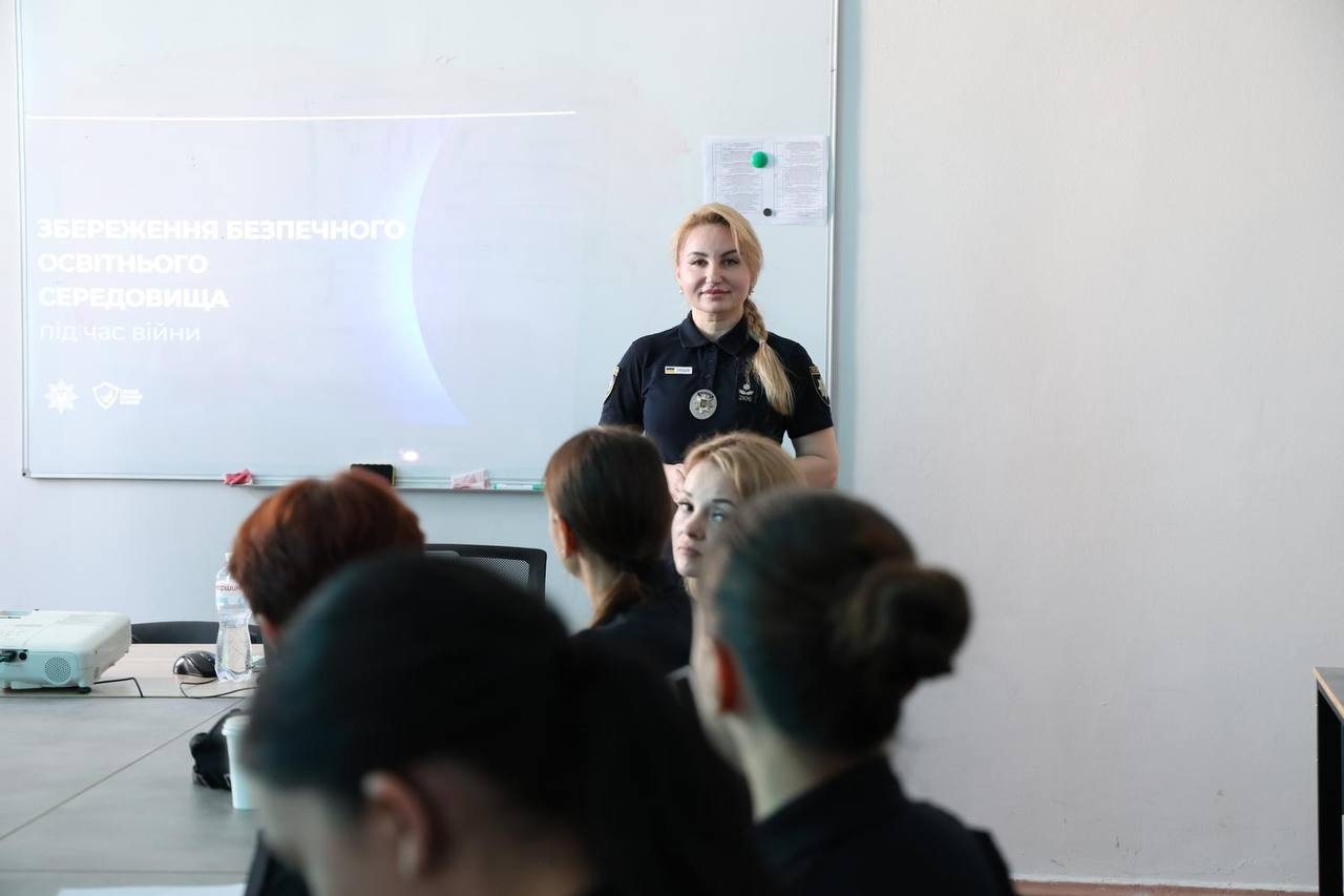 Бінарне заняття для поліцейських підрозділів служби освітньої безпеки