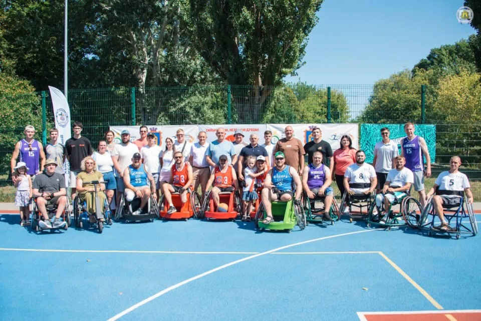 Сила духу не має обмежень. Ветеран війни Дмитро Верескун взяв участь у турнірі зі стрітболу на кріслах колісних