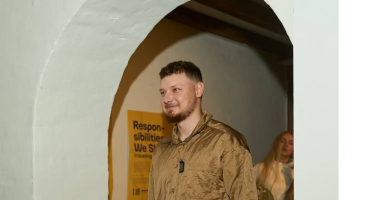 Ветеран і викладач НАВС Ярослав Шаркий втретє вийшов на подіум — цього разу на Copenhagen Fashion Week у Данії