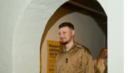 Ветеран і викладач НАВС Ярослав Шаркий втретє вийшов на подіум — цього разу на Copenhagen Fashion Week у Данії