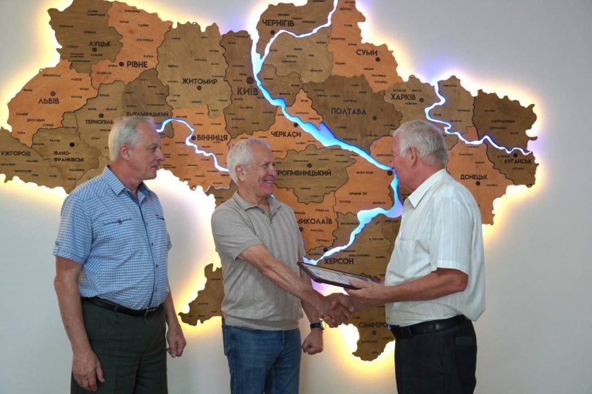 Відзнака за багаторічну працю та відданість справі