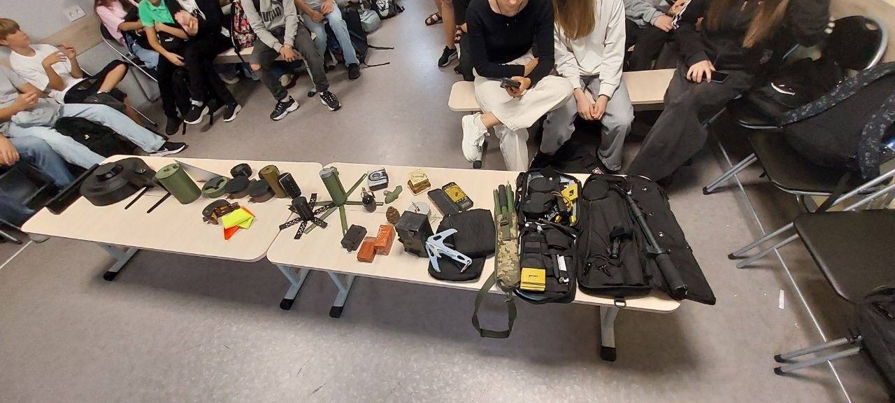 Мінна безпека: фахівець НАВС провів практичне заняття для школярів