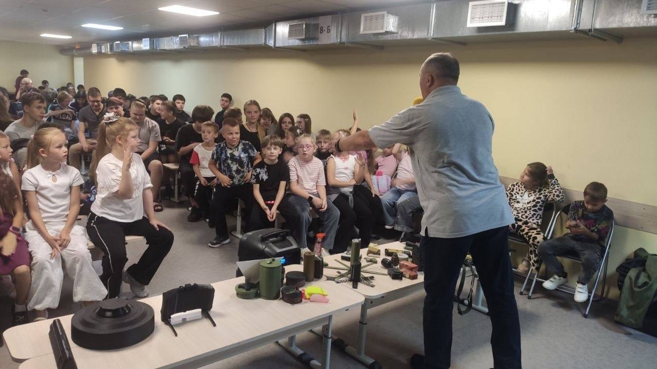 Мінна безпека: фахівець НАВС провів практичне заняття для школярів
