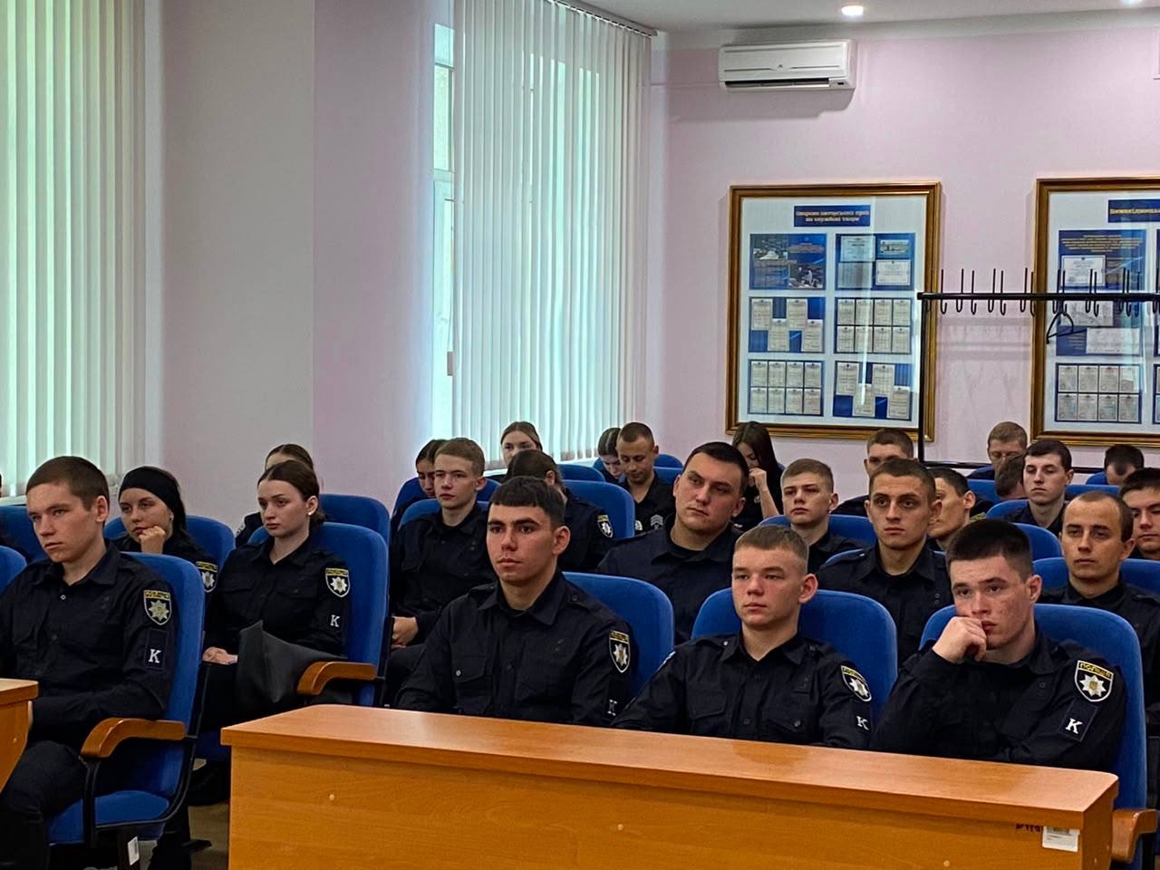 Український правопис як стандарт державної мови: у НАВС відбувалася лекція для державних службовців і курсантів