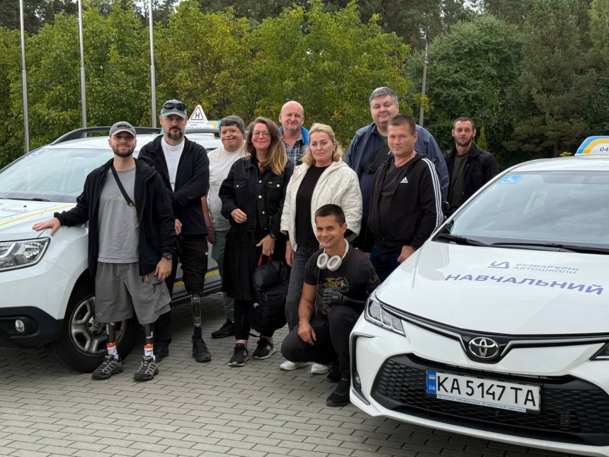 Безбар’єрна автошкола НАВС провела академічні зустрічі з новою групою слухачів