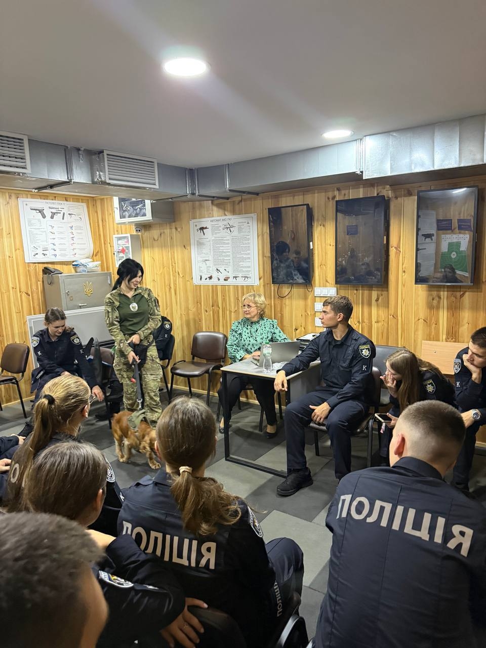 Каністерапія в роботі психолога: бінарне заняття для курсантів НАВС