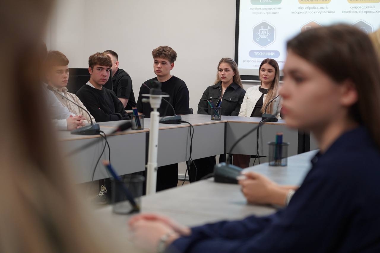Практичні орієнтири протидії кіберзлочинності: керівництво кіберполіції провело лекцію для здобувачів вищої освіти