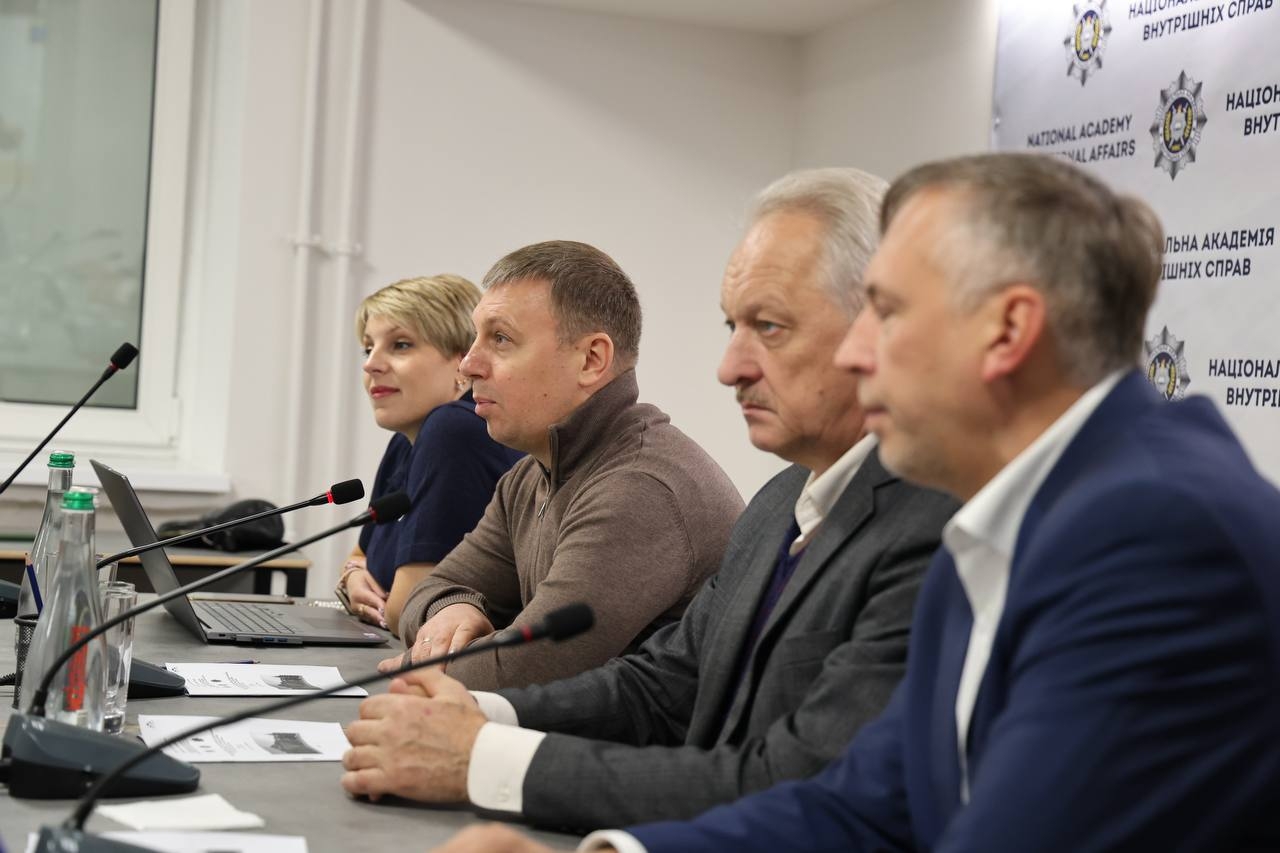 У НАВС провели круглий стіл, присвячений Дню захисників і захисниць України