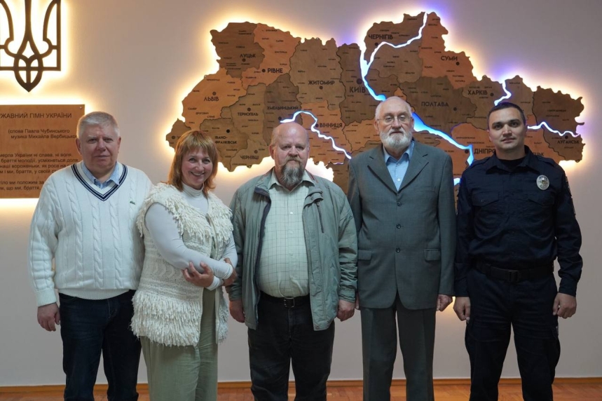 Для евакуації поранених військових: науковці НАВС розробили інноваційні ноші
