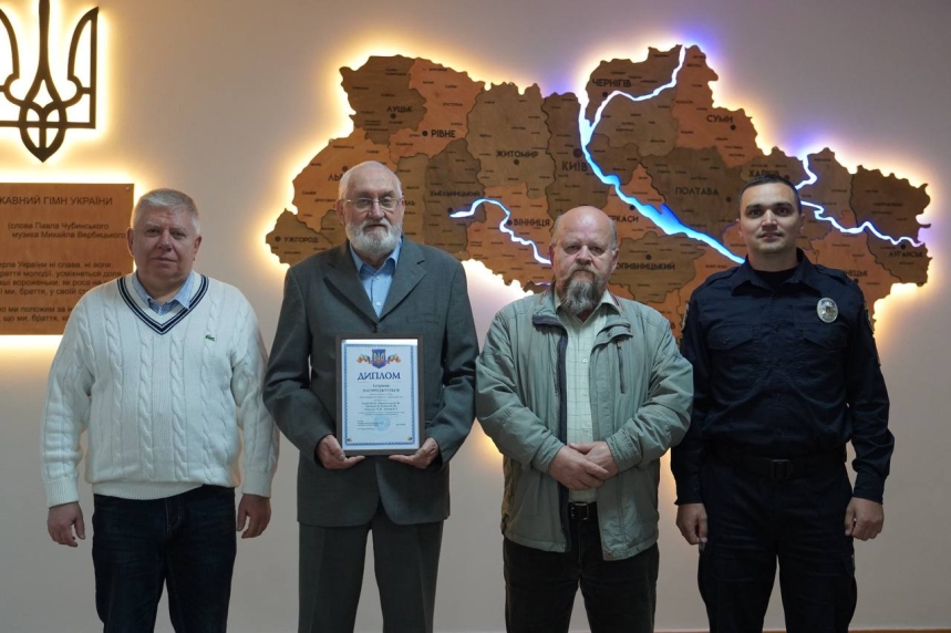 Для евакуації поранених військових: науковці НАВС розробили інноваційні ноші