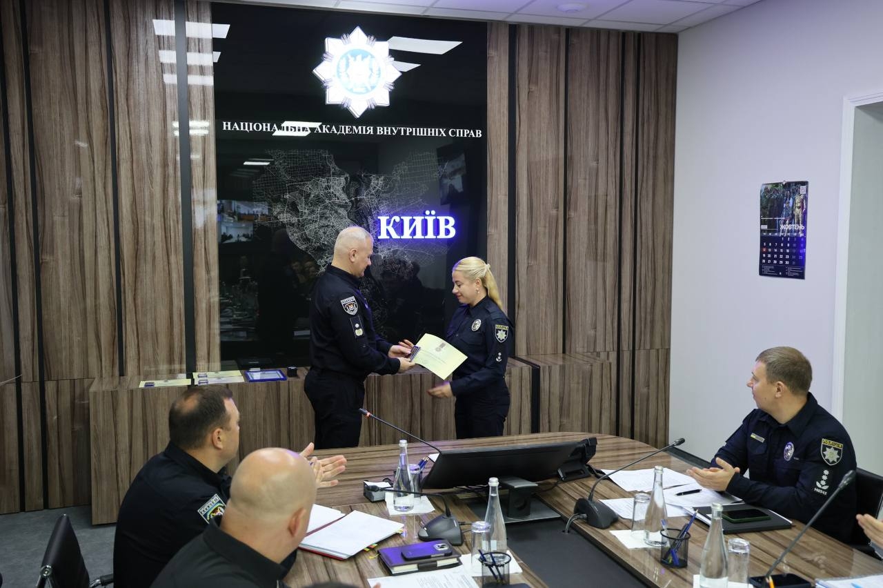Служити гідно: у НАВС відзначили особовий і перемінний склад