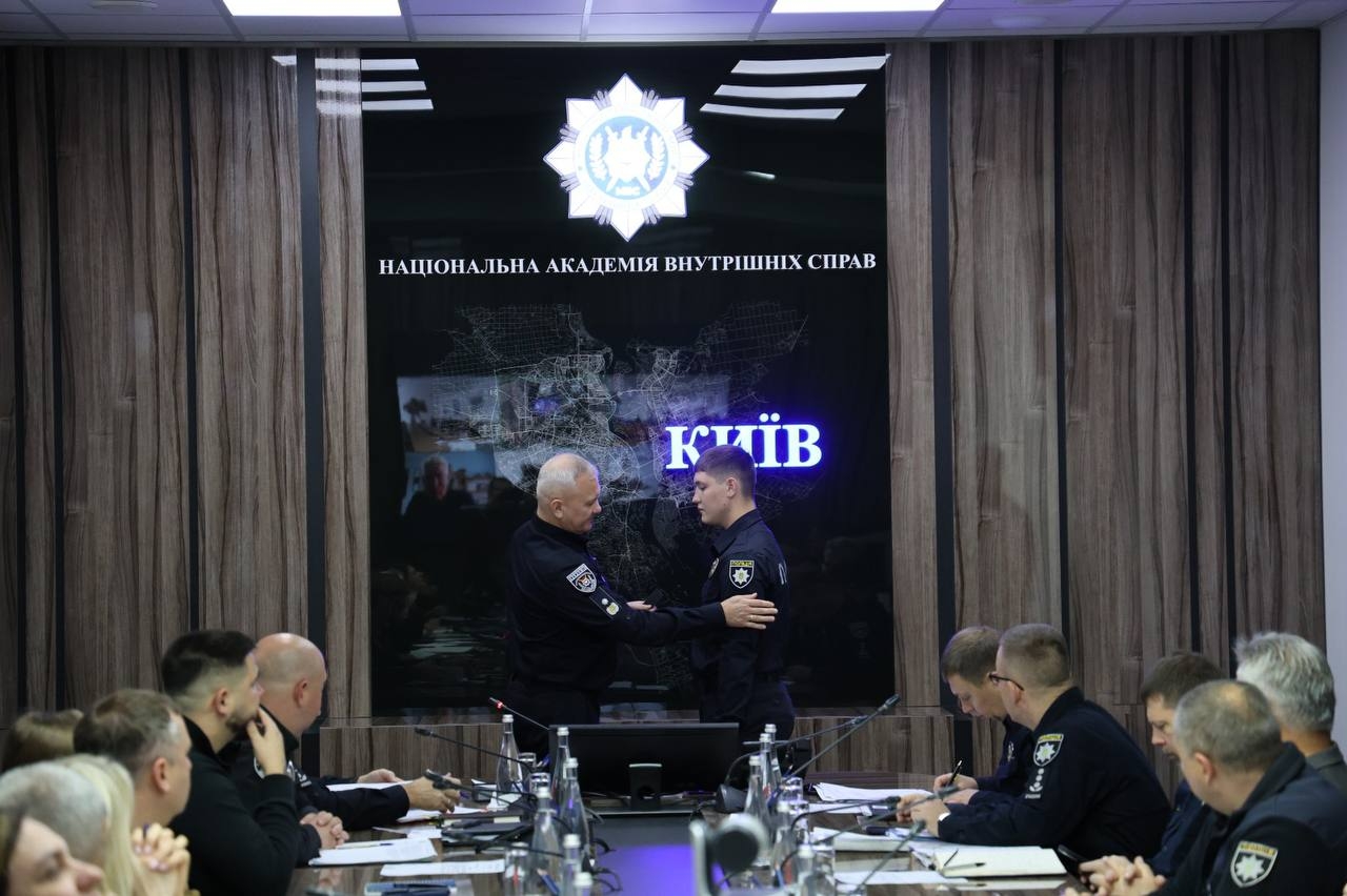 Служити гідно: у НАВС відзначили особовий і перемінний склад