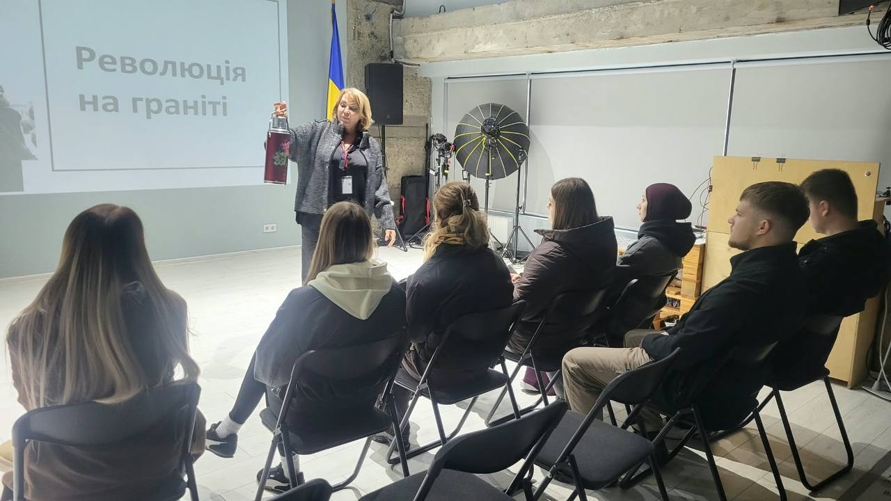 Грані незламності: тематичний лекторій для першокурсників до річниці Революції на граніті