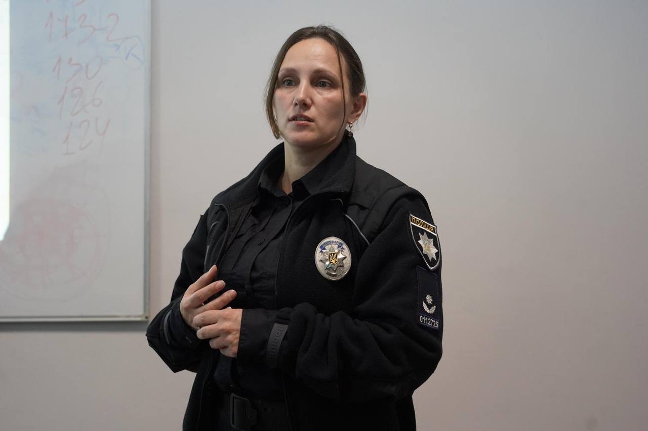 Бінарне заняття для поліцейських Служби освітньої безпеки