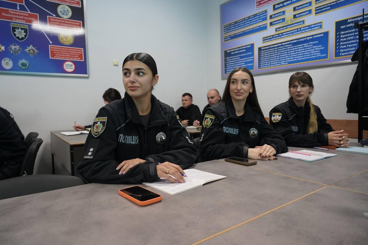 Бінарне заняття для поліцейських Служби освітньої безпеки