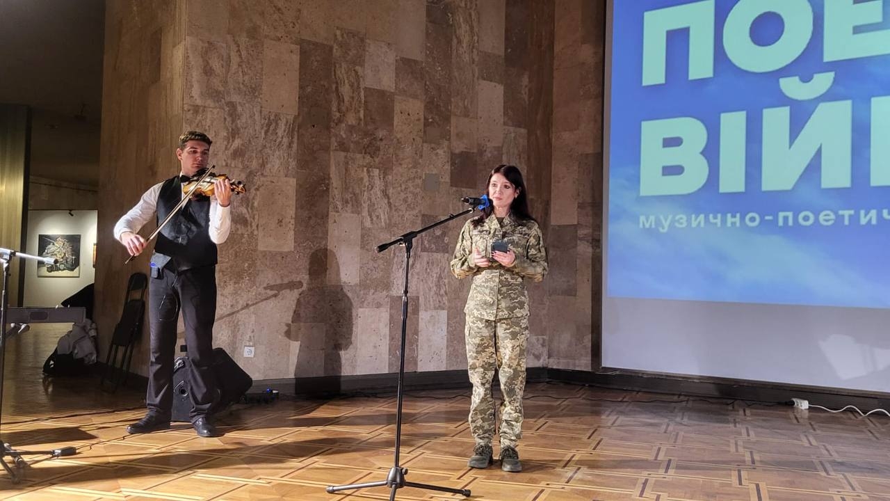 Слово, що гартує націю: студенти відвідали захід «Поетика війни» за участю ветеранів, волонтерів і митців