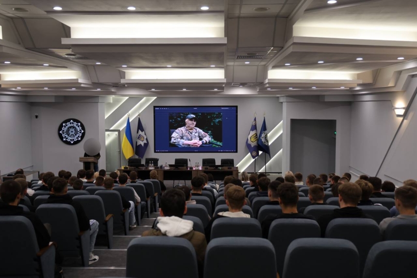 Захист українського неба – покликання і справа життя: діалог студентів із Героєм України
