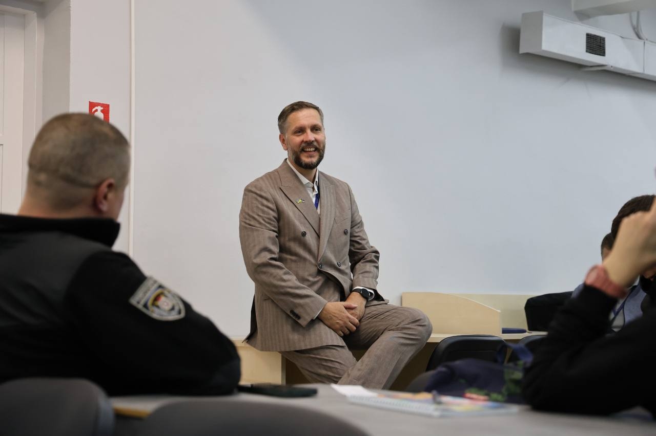 НАВС і КМЄС: англійська мова як інструмент міжнародної співпраці