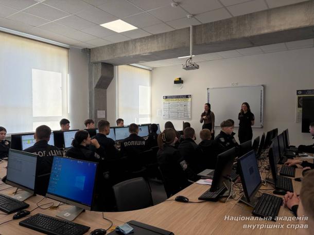 Бінарні заняття за участю працівника практичного підрозділу Національної поліції України