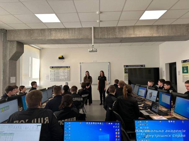 Бінарні заняття за участю працівника практичного підрозділу Національної поліції України