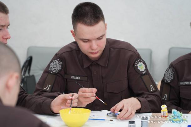 Ліцеїсти Київського ліцею МВС створили символічну арткомпозицію до Дня захисників і захисниць України