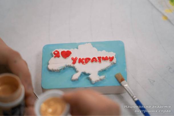 Ліцеїсти Київського ліцею МВС створили символічну арткомпозицію до Дня захисників і захисниць України