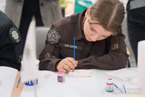 Ліцеїсти Київського ліцею МВС створили символічну арткомпозицію до Дня захисників і захисниць України