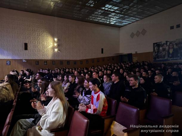 У Навчально-науовому експертно-криміналістичному інституті відбувся тематичний захід з нагоди Дня сміху.
