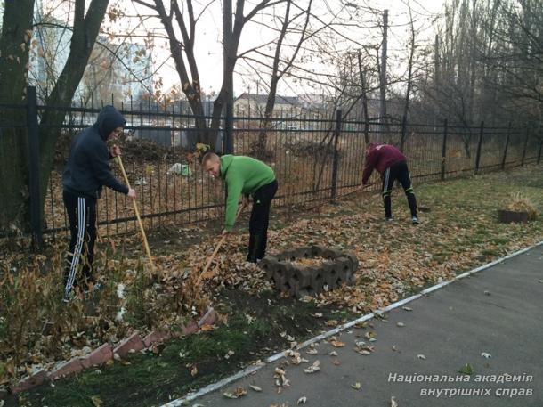 І знову «трудовий десант» допоміг колективу  підшефного закладу